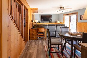 'lazy Bear Lodge' in Florissant w/ Mountain Views!