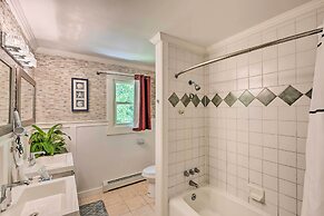 Cute Ellsworth Home w/ Deck, 16 Mi to Acadia!