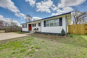 Home: Grassy Yard, Walk to Bentonville Square