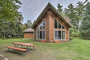Cozy Eagle River Home w/ Paddleboard & 2 Kayaks!