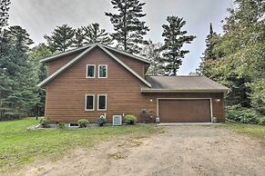 Cozy Eagle River Home w/ Paddleboard & 2 Kayaks!