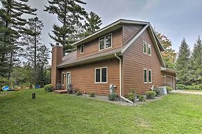 Cozy Eagle River Home w/ Paddleboard & 2 Kayaks!