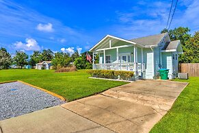 Charming Coastal Getaway, Near Beach & Pier!