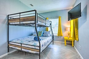 Charming Coastal Getaway, Near Beach & Pier!