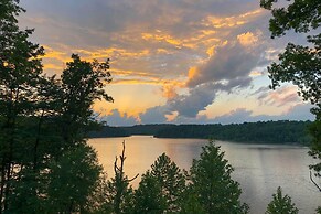 Lakefront Retreat w/ Views, Near Mammoth Cave!