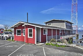 Waterfront Condo on Pier in Downtown Astoria!