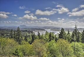 Waterfront Condo on Pier in Downtown Astoria!