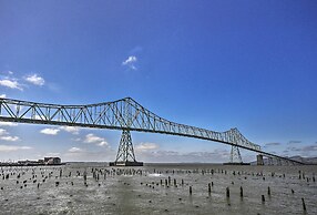 Waterfront Condo on Pier in Downtown Astoria!