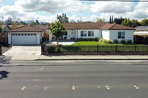 Sun-soaked Livermore Gem With Patio & Fire Pit!