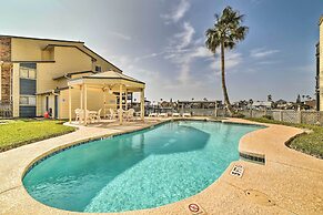 Bright and Breezy Condo, 2 Mi to Whitecap Beach!