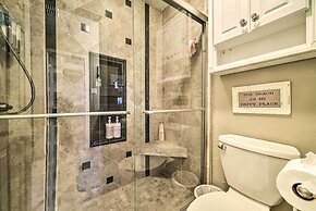 Bright and Breezy Condo, 2 Mi to Whitecap Beach!