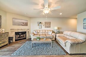 Bright and Breezy Condo, 2 Mi to Whitecap Beach!