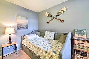 Bright and Breezy Condo, 2 Mi to Whitecap Beach!