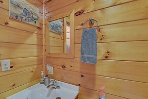 Pet-friendly Cabin w/ Hot Tub in Daniel Boone NF