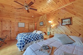 Pet-friendly Cabin w/ Hot Tub in Daniel Boone NF