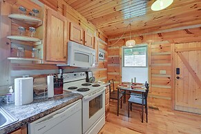 Pet-friendly Cabin w/ Hot Tub in Daniel Boone NF