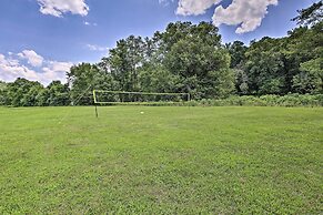 Pet-friendly Cabin w/ Hot Tub in Daniel Boone NF