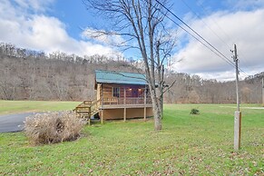 Pet-friendly Cabin w/ Hot Tub in Daniel Boone NF