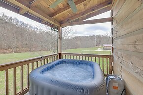 Pet-friendly Cabin w/ Hot Tub in Daniel Boone NF