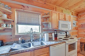 Pet-friendly Cabin w/ Hot Tub in Daniel Boone NF
