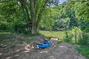Pet-friendly Cabin w/ Hot Tub in Daniel Boone NF