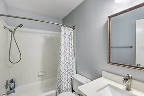 Spacious + Sunny Austin Home ~ 12 Mi to Dtwn!