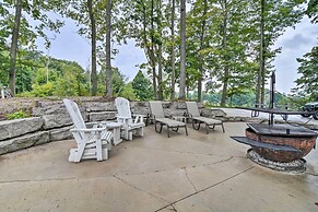 Modern Arcadia Farmhouse on 80 Acres w/ Fire Pit!