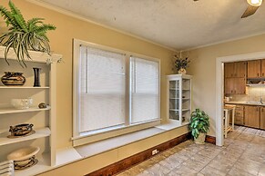 Lakewood Home w/ Yard ~ 8 Mi to Cleveland!