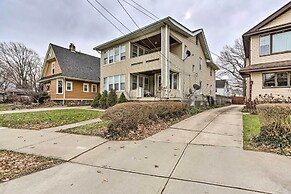 Lakewood Home w/ Yard ~ 8 Mi to Cleveland!