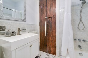 Historic Georgetown Townhome: Walkable Location!