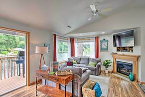 'the Peacock House' - Waterfront Home w/ Hot Tub!