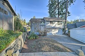 'the Peacock House' - Waterfront Home w/ Hot Tub!