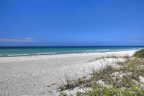 Updated Condo Near Beach: Ideal Walkable Location!