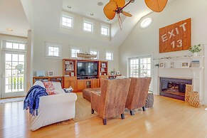 Spacious Avalon Beach House - 2 Blocks to Water!