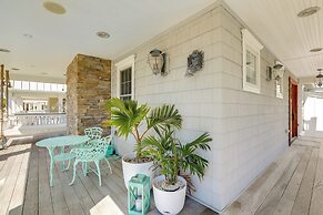 Spacious Avalon Beach House - 2 Blocks to Water!