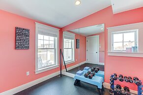Spacious Avalon Beach House - 2 Blocks to Water!