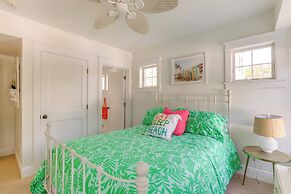 Spacious Avalon Beach House - 2 Blocks to Water!