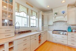 Spacious Avalon Beach House - 2 Blocks to Water!