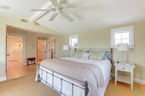 Spacious Avalon Beach House - 2 Blocks to Water!