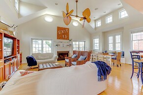 Spacious Avalon Beach House - 2 Blocks to Water!