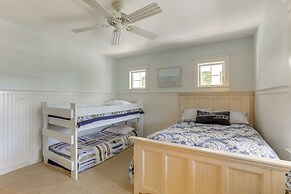 Spacious Avalon Beach House - 2 Blocks to Water!