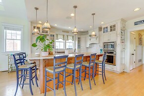 Spacious Avalon Beach House - 2 Blocks to Water!