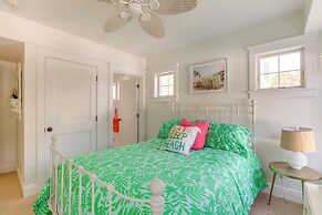 Spacious Avalon Beach House - 2 Blocks to Water!