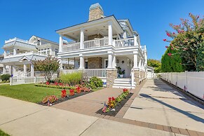 Spacious Avalon Beach House - 2 Blocks to Water!