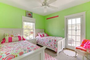 Spacious Avalon Beach House - 2 Blocks to Water!