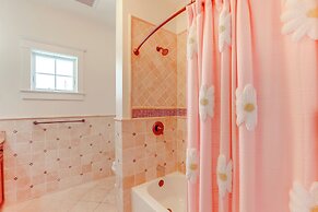 Spacious Avalon Beach House - 2 Blocks to Water!