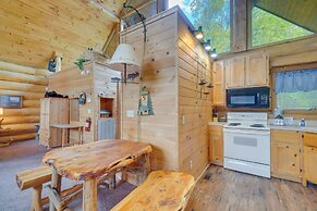 Gatlinburg Cabin w/ Deck ~ 11 Miles to Downtown