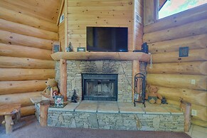 Gatlinburg Cabin w/ Deck ~ 11 Miles to Downtown