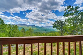 Gatlinburg Cabin w/ Deck ~ 11 Miles to Downtown