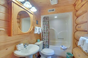 Gatlinburg Cabin w/ Deck ~ 11 Miles to Downtown